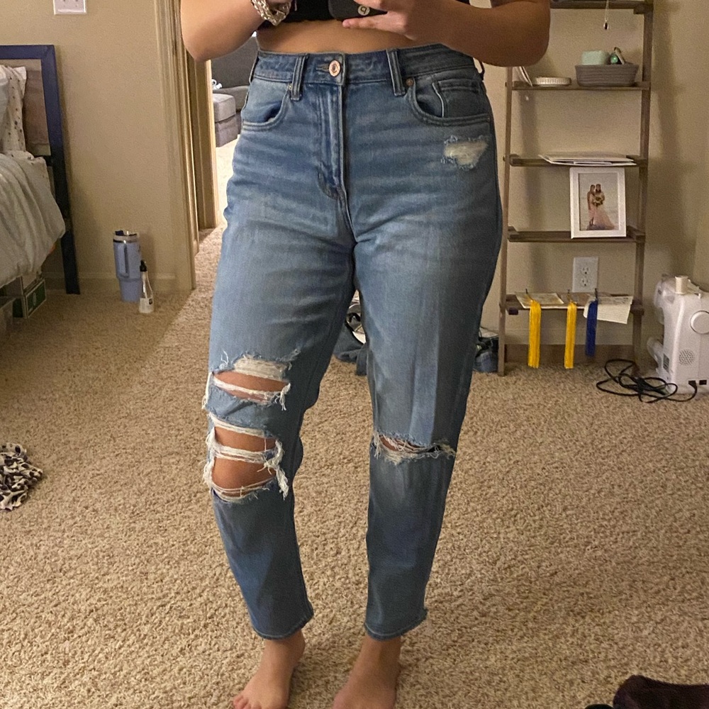 ‘Mom style’ jeans, never worn. High waisted.